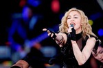 Мадонну обвинили в жадности и спекуляции на трагедии во Франции